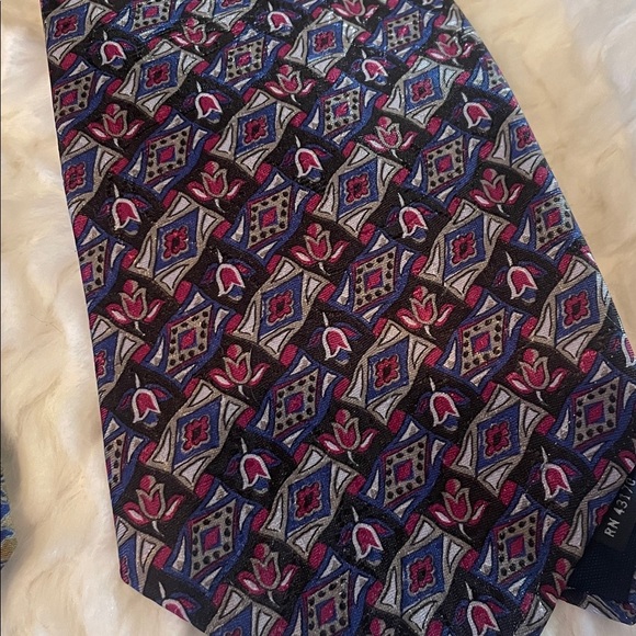 Floral and Geometric Patterned Ties like new - Picture 3 of 4